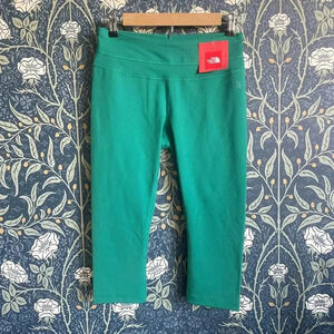 NWT The North Face Womens Hatha Capri Leggings Green Active Wear
